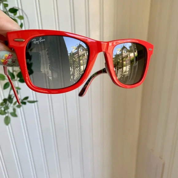 🪸❤️RAY-BAN “RARE” COLOR CORAL RED W/ FLORAL ALOHA PRINT EXCELLENT NO SCRATCHES!